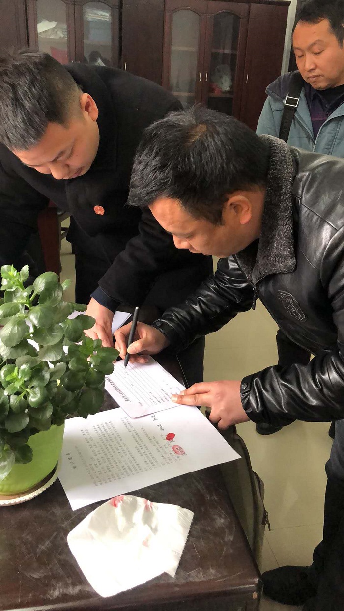 咸丰法院为13名农民工讨薪30余万元 (2).jpg